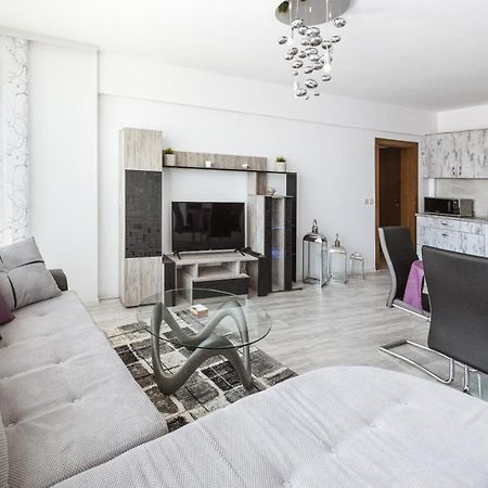 Next To Gondola. Cosy & Elegant 2 Bedroom Apartment In Neon Complex 반스코 외부 사진