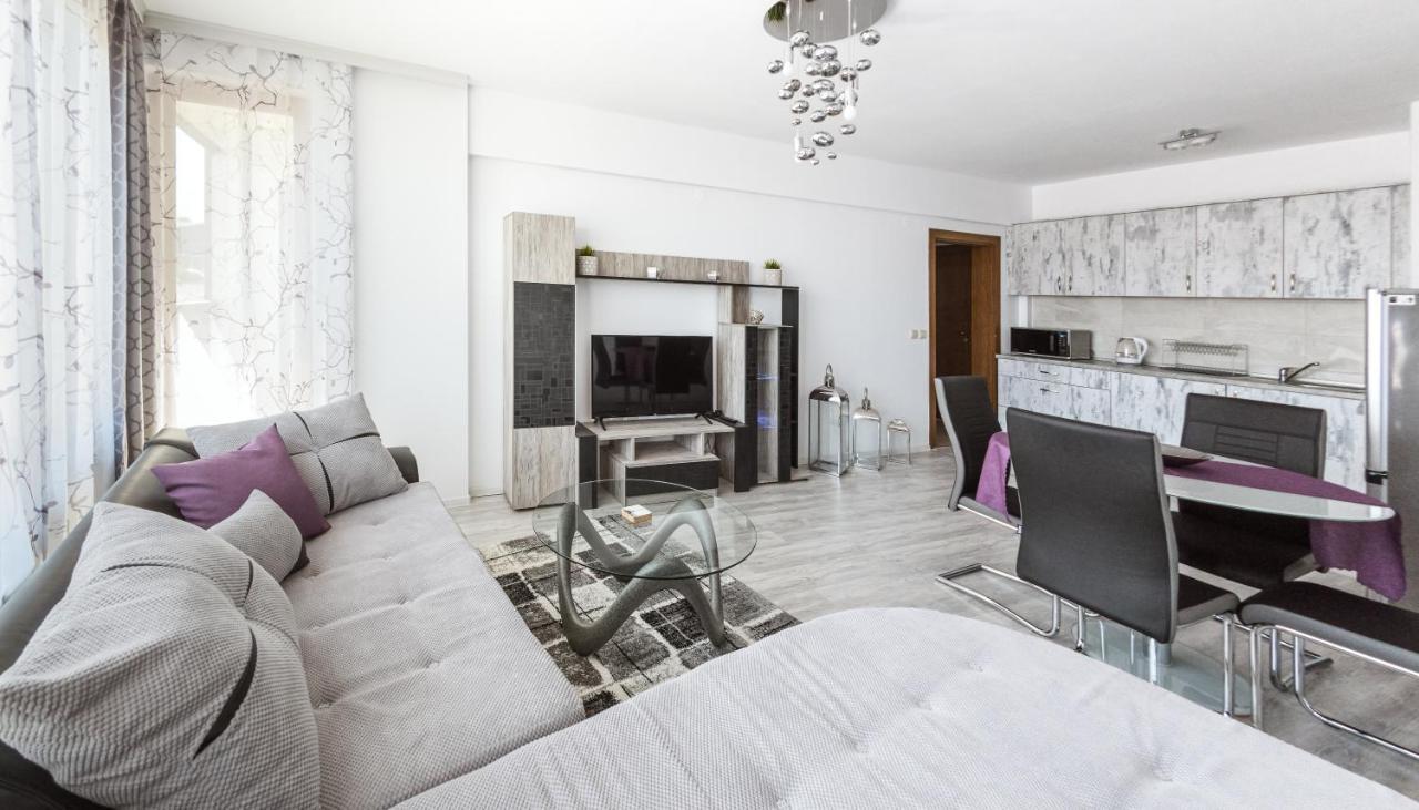 Next To Gondola. Cosy & Elegant 2 Bedroom Apartment In Neon Complex 반스코 외부 사진